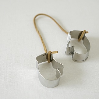 mitten-shaped cookie cutters from billet | simple pretty
